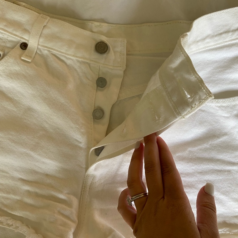Levi’s White Denim Shorts - Picture 2 of 4